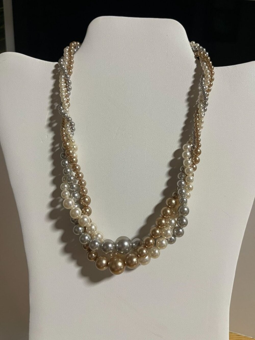 RMN Roman Twisted Multi-Strand Faux Pearl Necklace Lobster Clasp Closure 17”